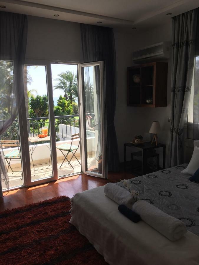 Deluxe First Line Villa 페르볼리아 외부 사진