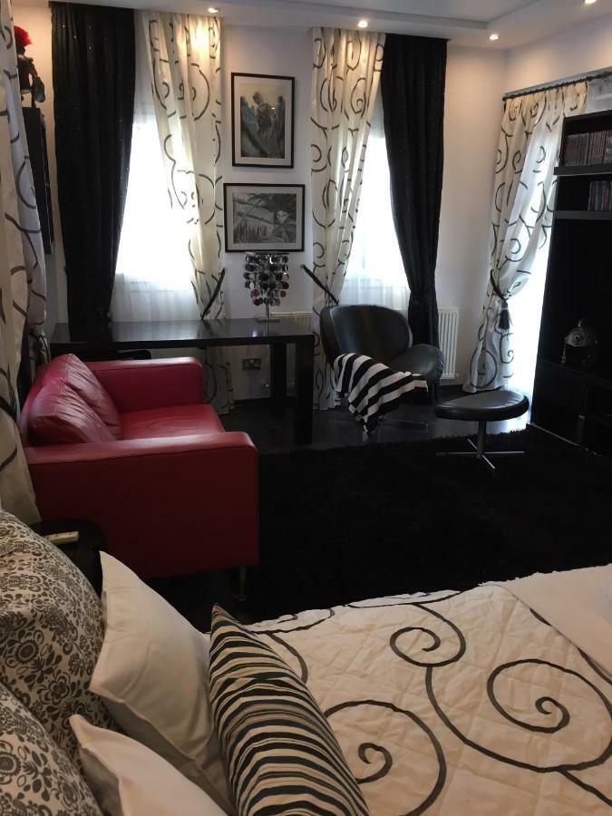 Deluxe First Line Villa 페르볼리아 외부 사진
